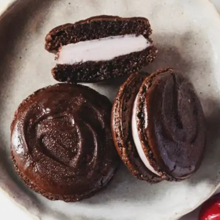 Black-Forest-Macarons