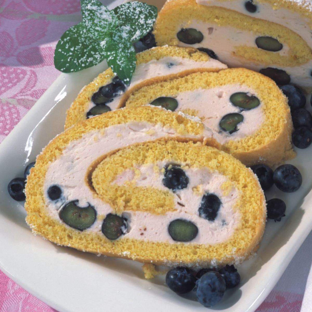 Blueberry-Roll-Cake