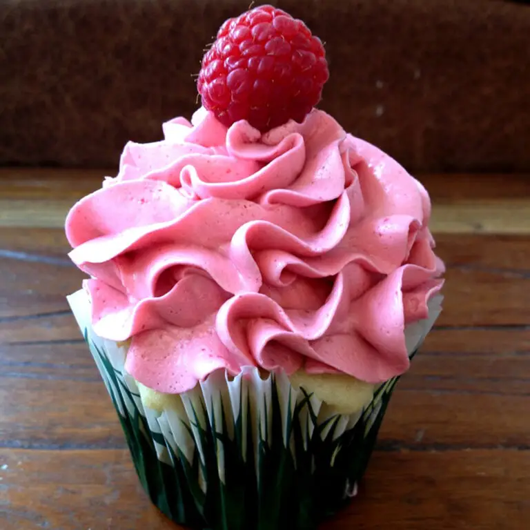 Raspberry-Swiss-Meringue-Buttercream