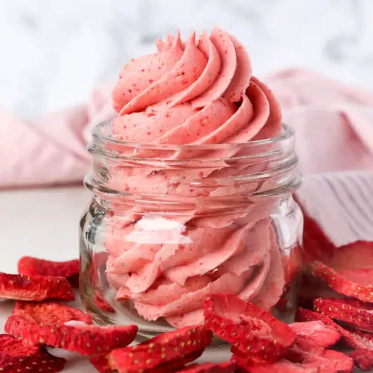 Strawberry-Swiss-Meringue-Buttercream