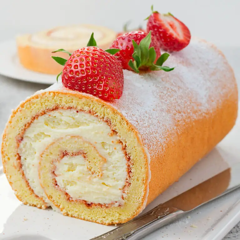 Strawberry-Roll-Cake