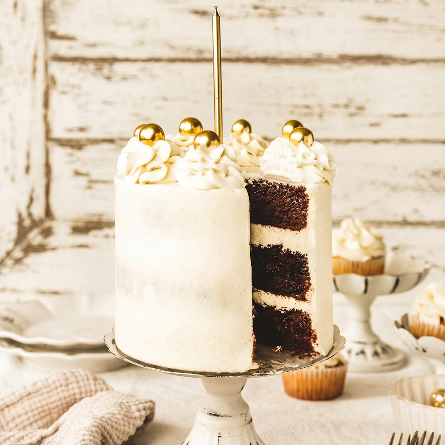 The Best White Chocolate Ganache Recipe (Just 2 Ingredients!)